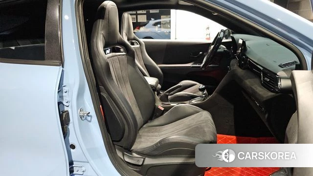 Hyundai Veloster (JS) 2021 Светло-серебряный цвет из Кореи, фото 3