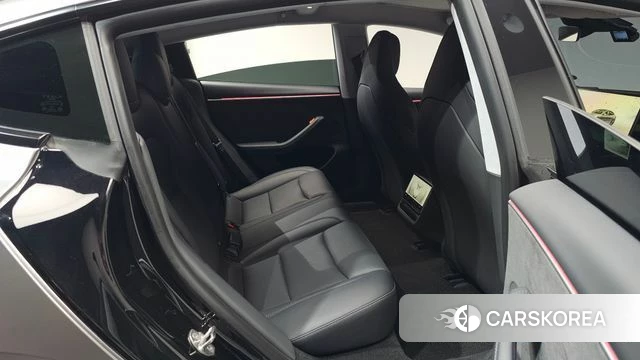 Tesla Model 3 2024 Серебристо-серый из Кореи, фото 3