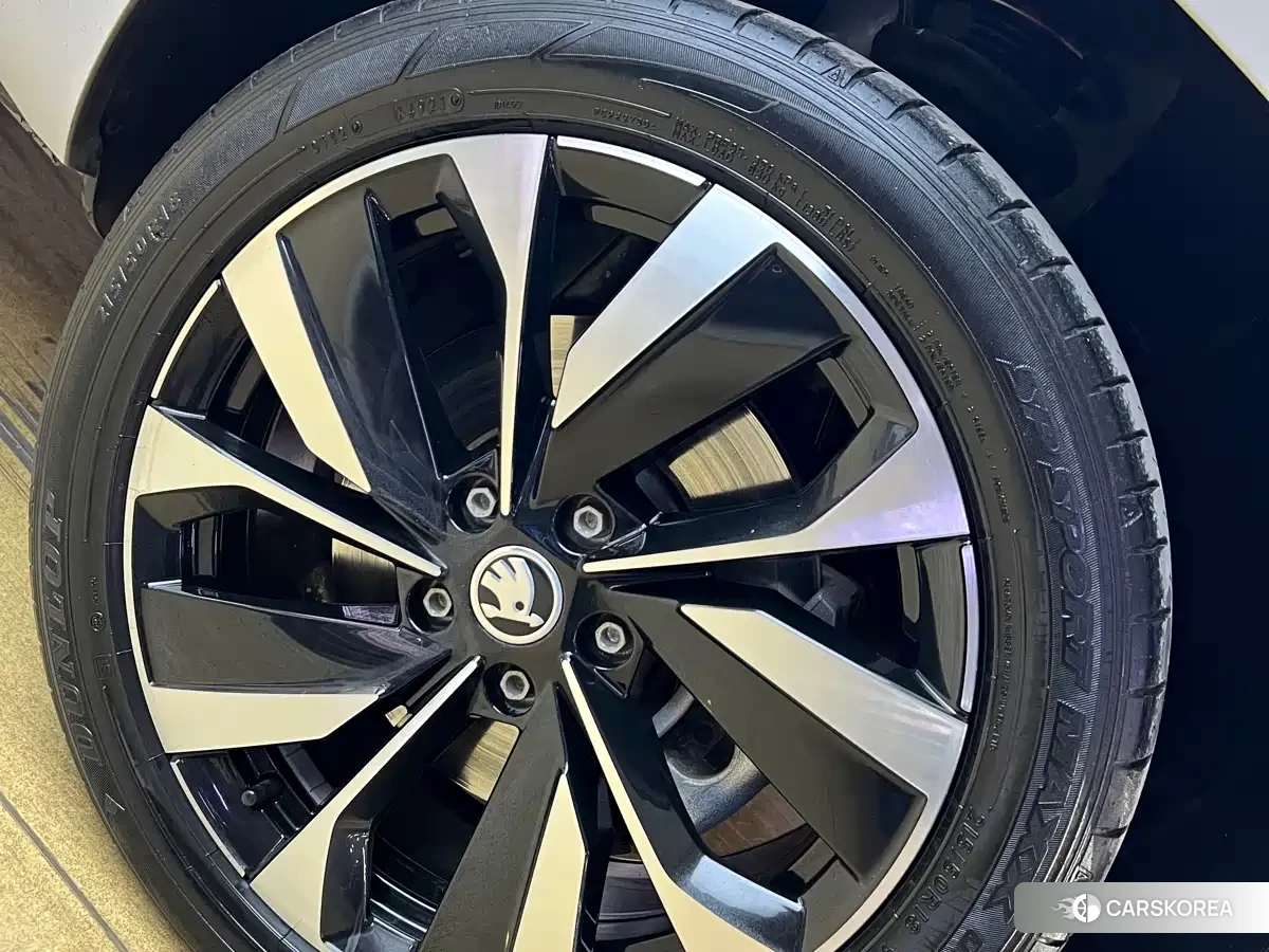 Skoda Karoq 2022 Белый из Китая, фото 3