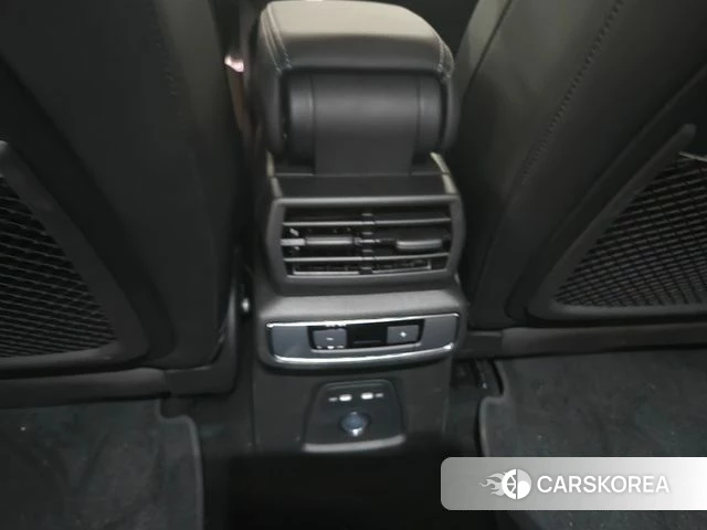 Audi Q4 e-Tron (F4) 2026 Белый из Кореи, фото 3
