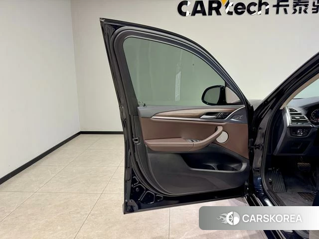 BMW X3 2023 Черный из Китая, фото 3