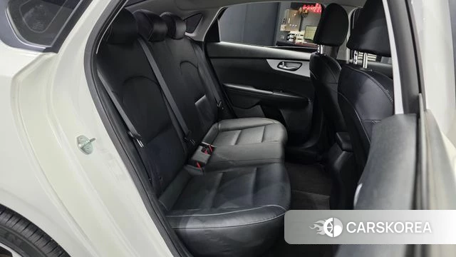 Kia The New K3 2nd generation 2023 Белый из Кореи, фото 3