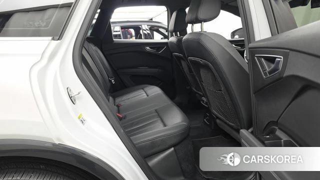 Audi Q4 e-Tron (F4) 2022 Белый из Кореи, фото 3