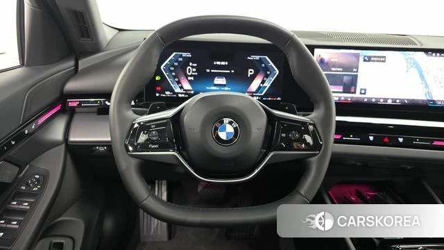 BMW 5 Series (G60) 2023 Белый из Кореи, фото 4