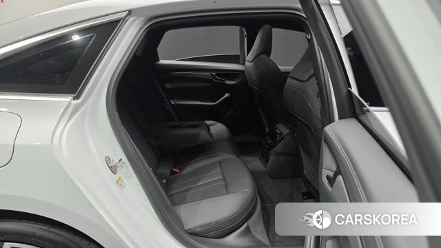 Audi A6 (C9) 2026 Белый из Кореи, фото 3