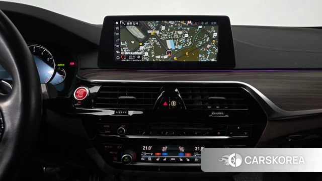 BMW 5 Series (G30) 2018 Белый из Кореи, фото 3