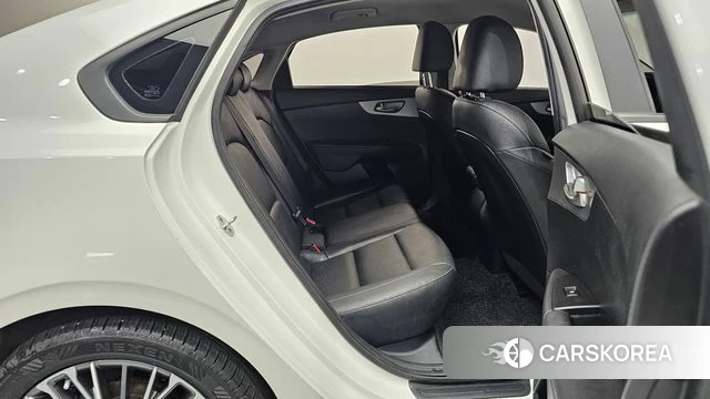 Kia The New K3 2nd generation 2021 Белый из Кореи, фото 3