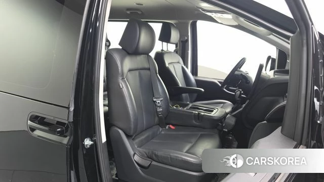 Hyundai Staria 2022 Черный из Кореи, фото 3