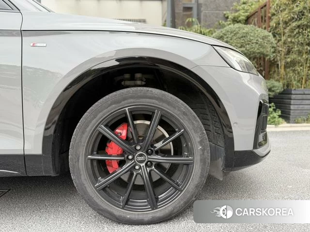 Audi Q5L 2021 Серебристо-серый из Китая, фото 3
