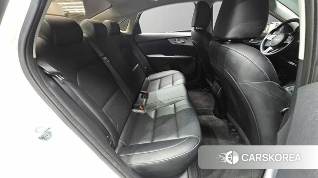 Kia The New K3 2nd generation 2022 Белый из Кореи, фото 3