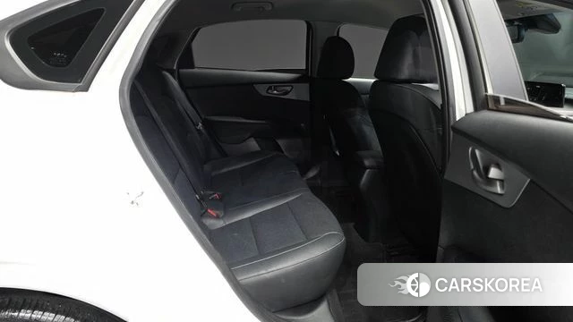 Kia The New K3 2nd generation 2021 Белый из Кореи, фото 3