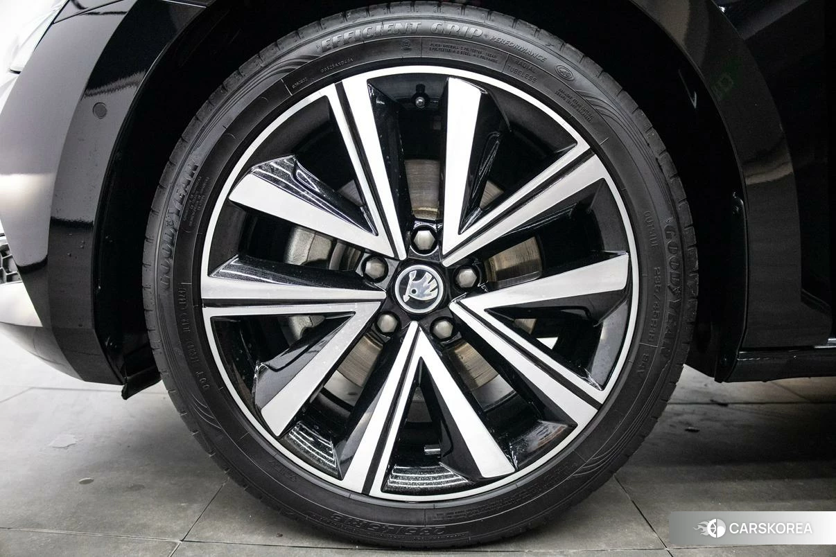 Skoda Superb 2023 Черный из Китая, фото 3