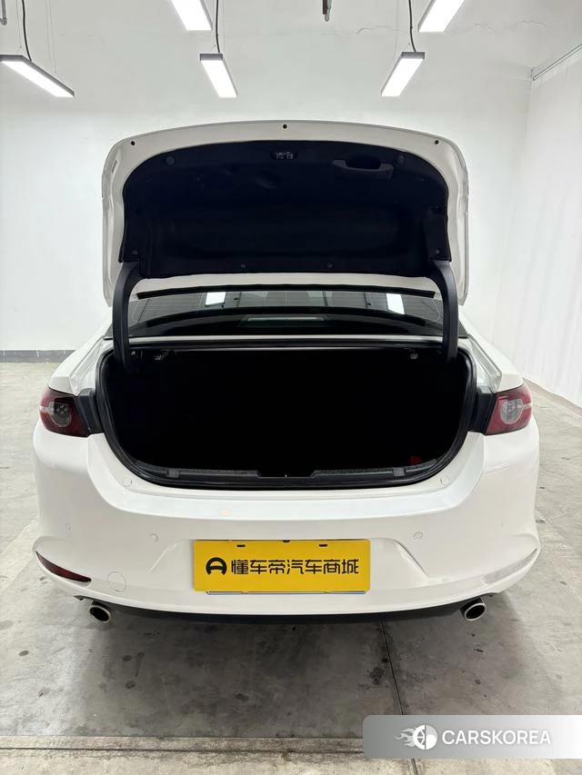 Mazda 3 2024 Белый из Китая, фото 3