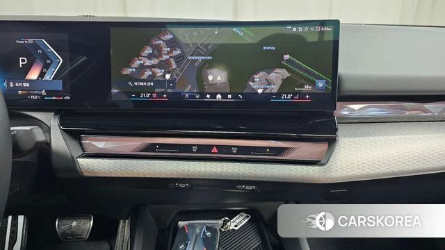 BMW 5 Series (G60) 2024 Светло-серебряный цвет из Кореи, фото 3