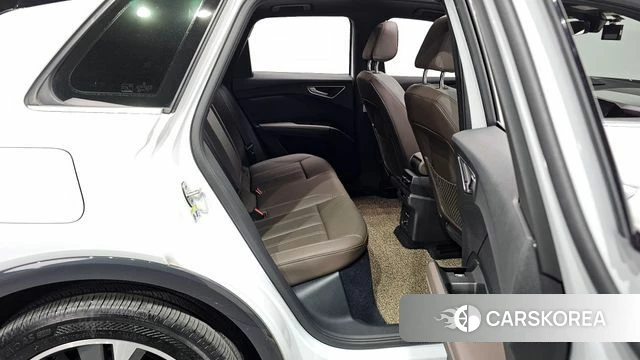 Audi Q4 e-Tron (F4) 2022 Белый из Кореи, фото 3