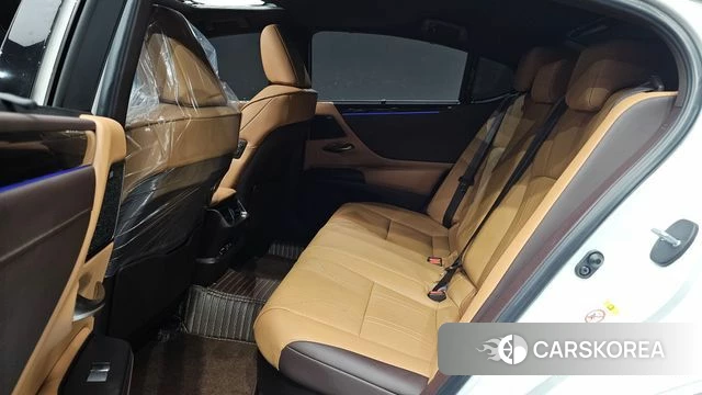 Lexus ES300h 7th generation 2019 Белый из Кореи, фото 3