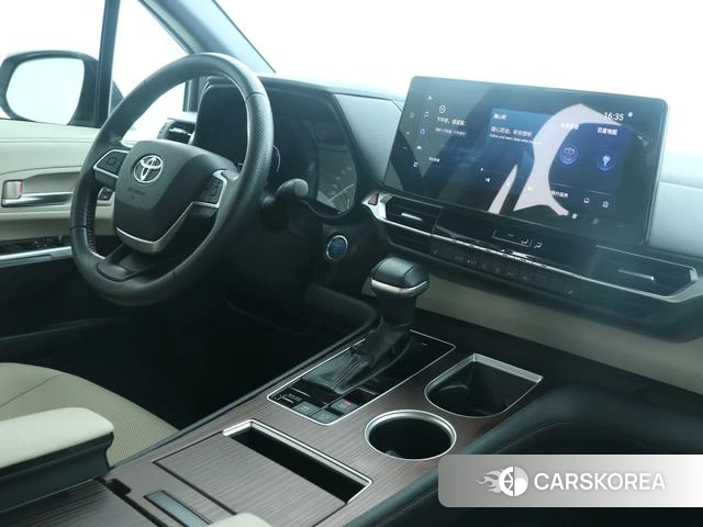 Toyota Granvia 2024 Белый из Китая, фото 3