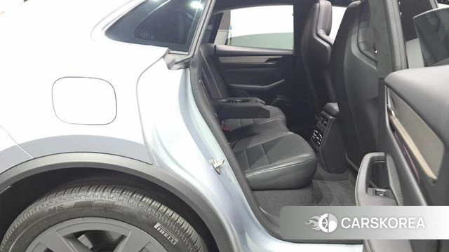 Porsche Makan EV 2025 Светло-серебряный цвет из Кореи, фото 3