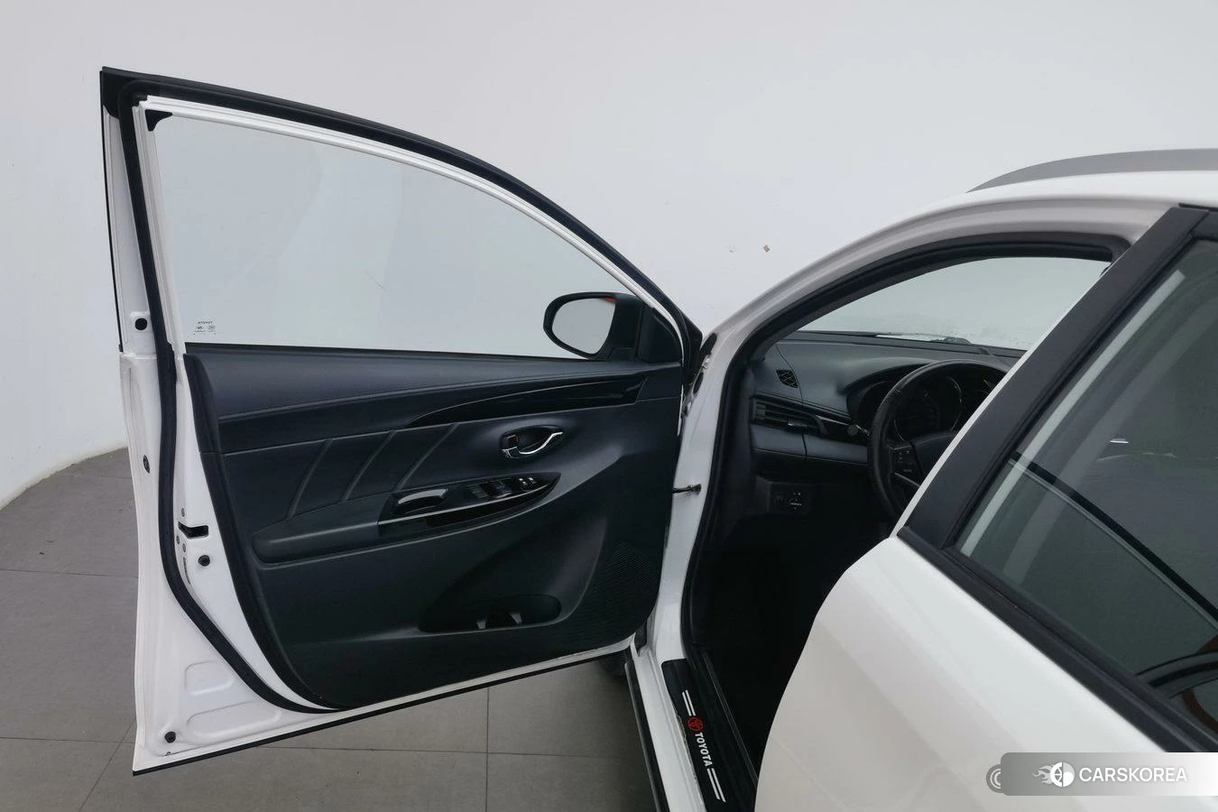 Toyota Yaris L 2021 Белый из Китая, фото 4
