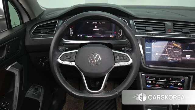 Volkswagen Tiguan Allspace 2024 Белый из Кореи, фото 4