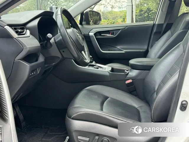 Toyota RAV4 2021 Белый из Китая, фото 4
