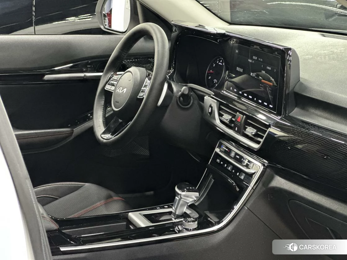 Kia KX3 2021 Белый из Китая, фото 4