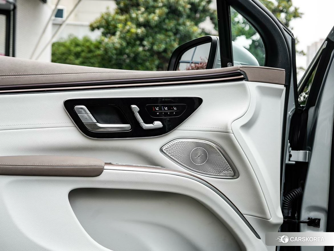 Mercedes-Benz EQS 2023 Серебристо-серый из Китая, фото 4