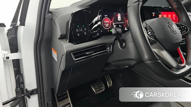 Volkswagen Golf 8th Generation 2024 Белый из Кореи, фото 4