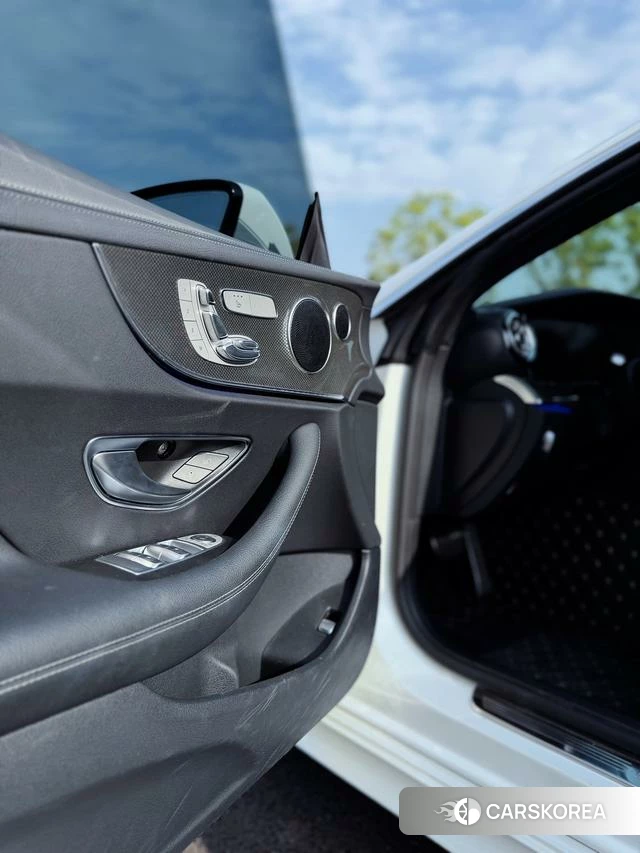 Mercedes-Benz E-Class 2021 Белый из Китая, фото 4