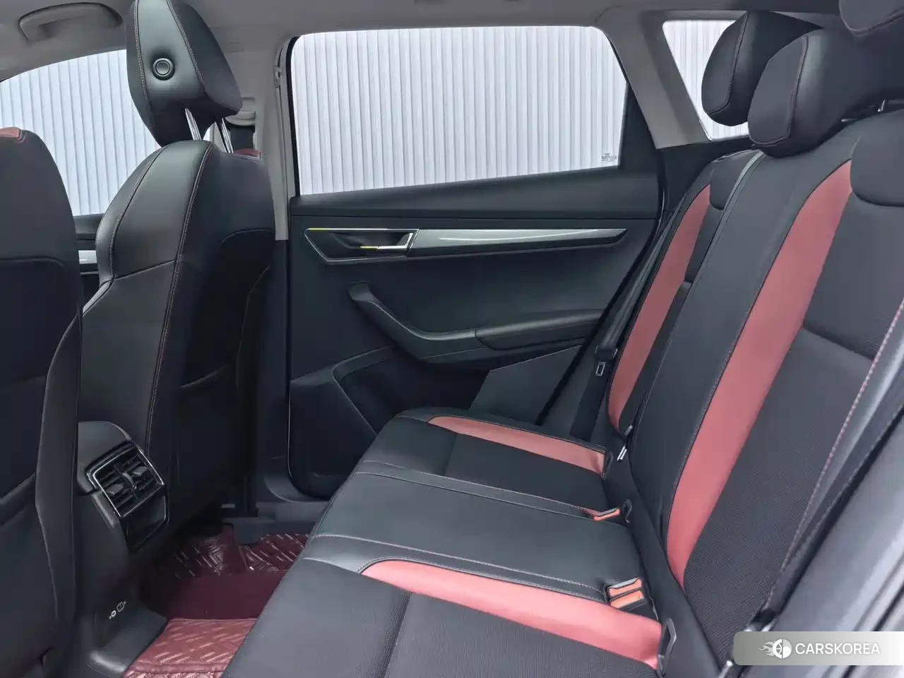 Skoda Karoq 2023 Белый из Китая, фото 4