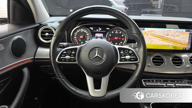 Mercedes-Benz E-Class W213 2018 Белый из Кореи, фото 4