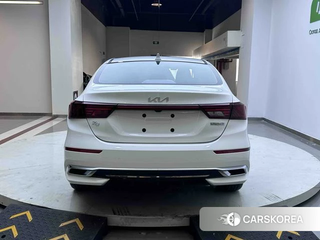 Kia K3 2022 Белый из Китая, фото 4