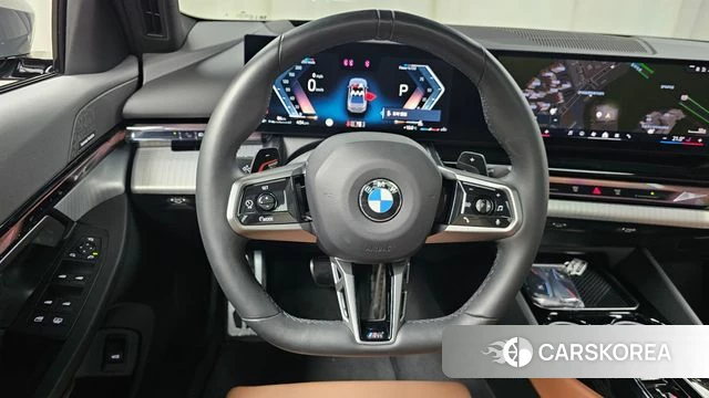 BMW 5 Series (G60) 2024 Светло-серебряный цвет из Кореи, фото 4