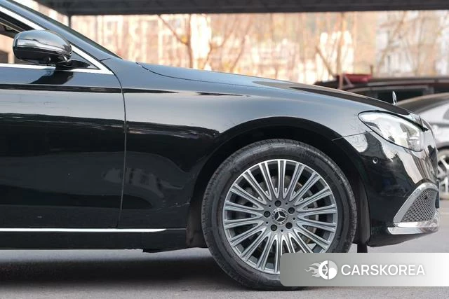 Mercedes-Benz E-Class 2023 Черный из Китая, фото 4