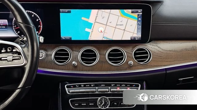 Mercedes-Benz E-Class W213 2018 Белый из Кореи, фото 4