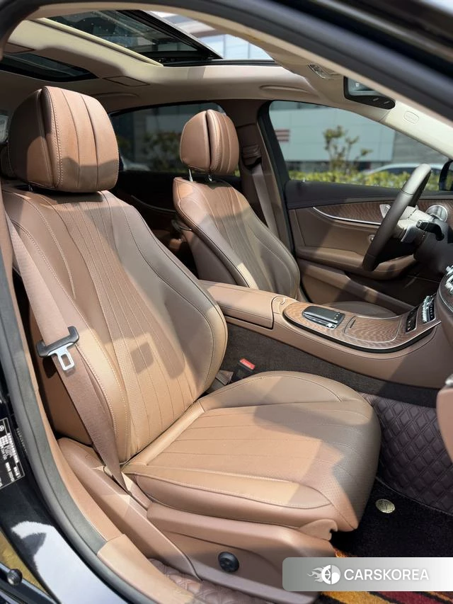 Mercedes-Benz E-Class 2023 Черный из Китая, фото 4
