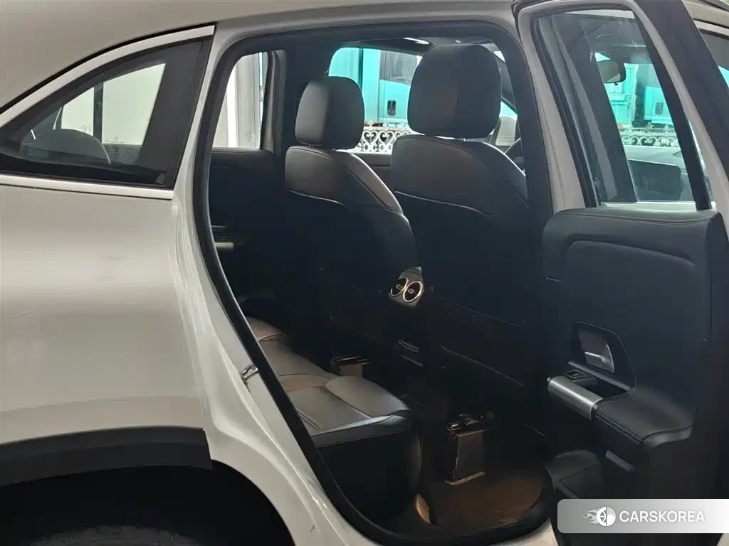 Mercedes-Benz GLA 2023 Белый из Китая, фото 4