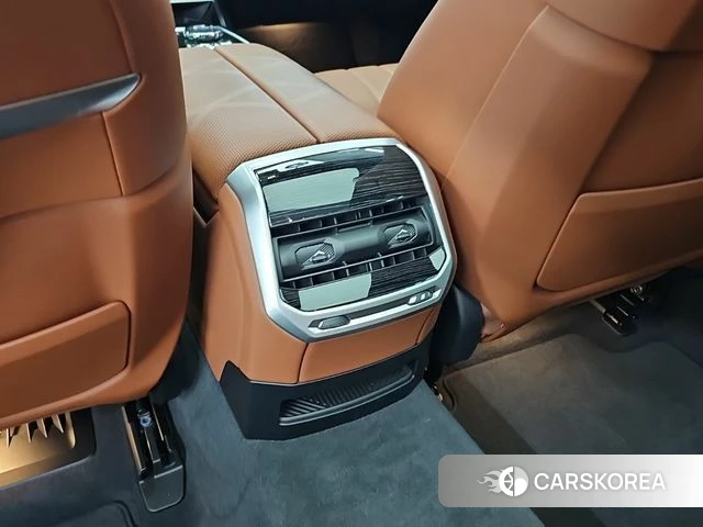 BMW 7 Series (G70) 2025 Черный из Кореи, фото 4