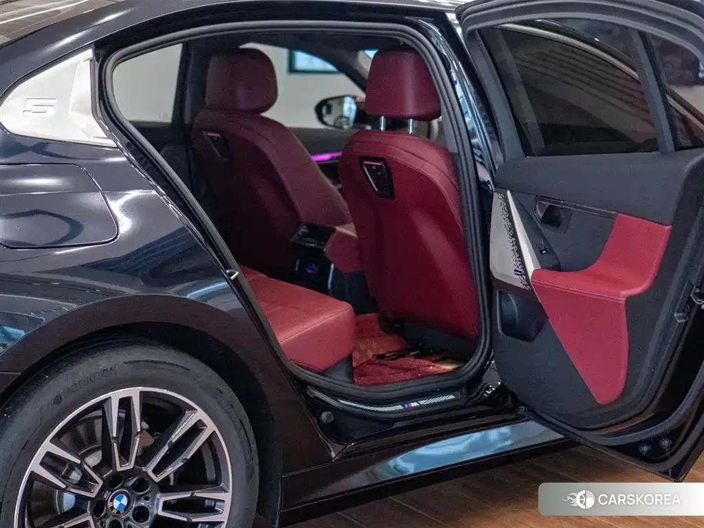 BMW 5 series 2024 Черный из Китая, фото 4