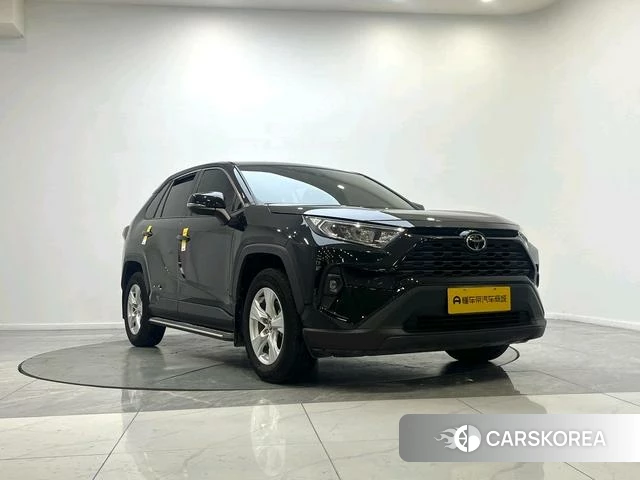 Toyota RAV4 2024 Черный из Китая, фото 4