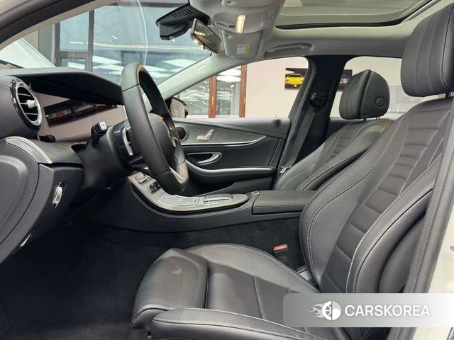 Mercedes-Benz E-Class 2022 Белый из Китая, фото 4