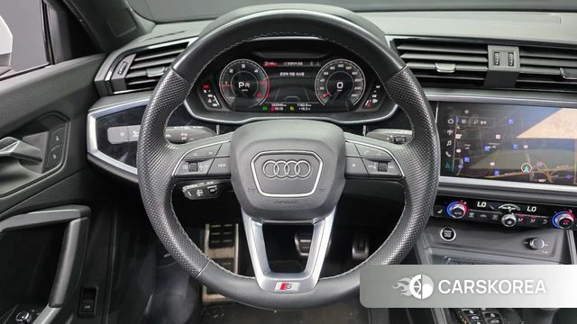 Audi Q3 (F3) 2023 Белый из Кореи, фото 4