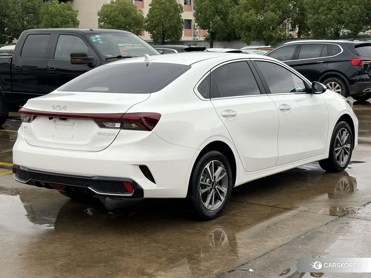 Kia K3 2023 Белый из Китая, фото 4