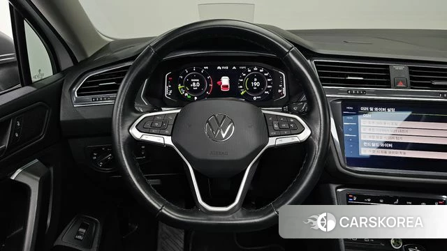 Volkswagen Tiguan Allspace 2023 Белый из Кореи, фото 4