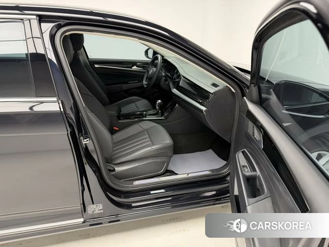 Volkswagen Passat 2022 Черный из Китая, фото 4