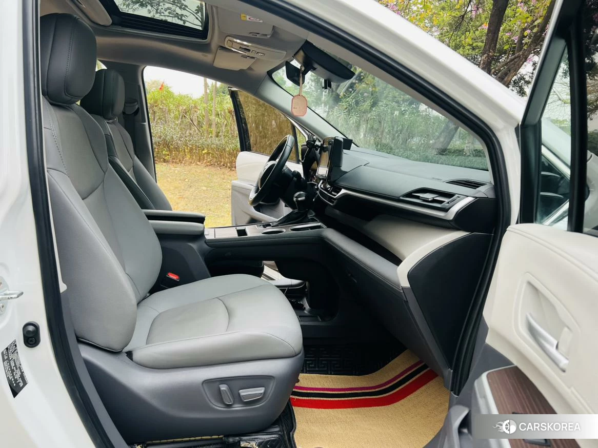 Toyota Sienna 2023 Белый из Китая, фото 4
