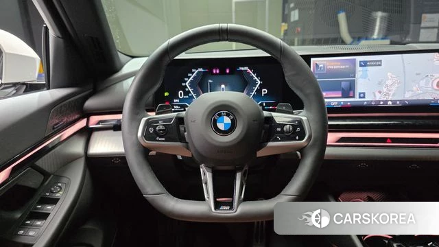 BMW 5 Series (G60) 2025 Белый из Кореи, фото 4