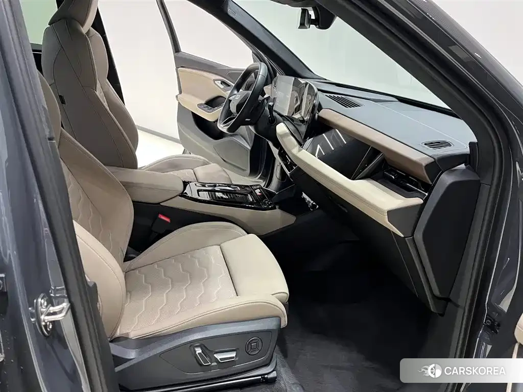 Audi Q6L 2025 Silver/gray из Китая, фото 4