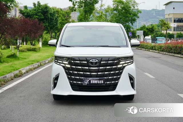 Toyota Alphard 2023 Белый из Китая, фото 4