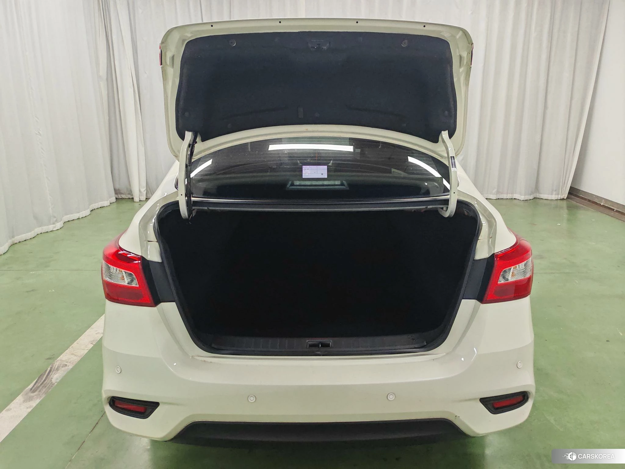 Nissan Sylphy 2021 Белый из Китая, фото 4